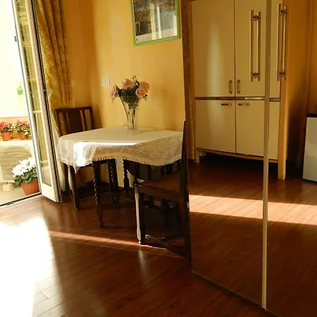 ベッド・アンド・ブレックファスト Belle Epoque